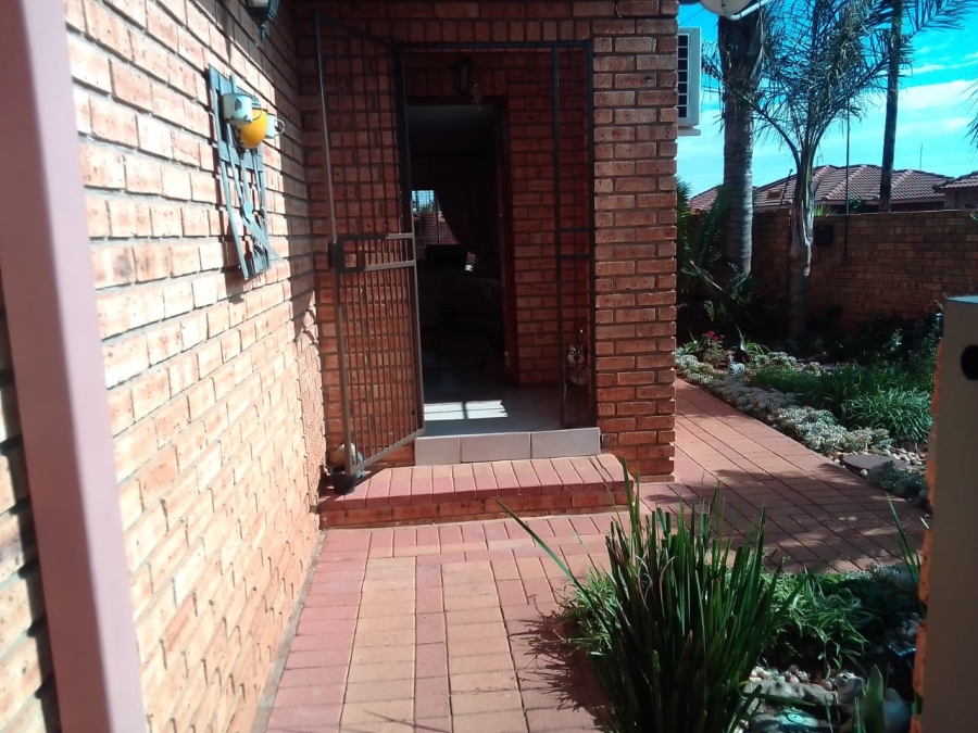 2 Bedroom Property for Sale in Eike Park Gauteng