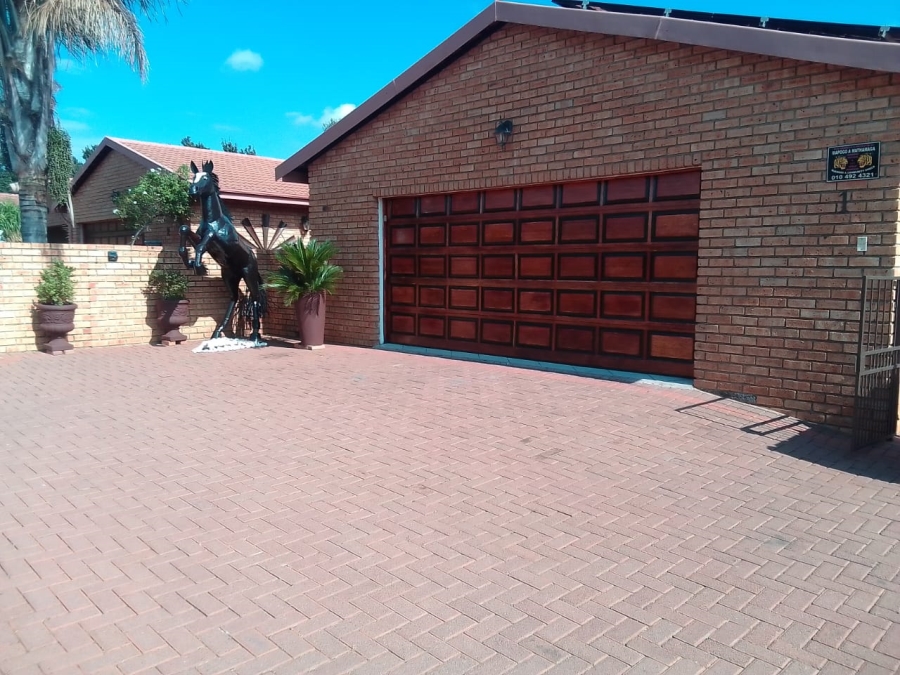 2 Bedroom Property for Sale in Eike Park Gauteng