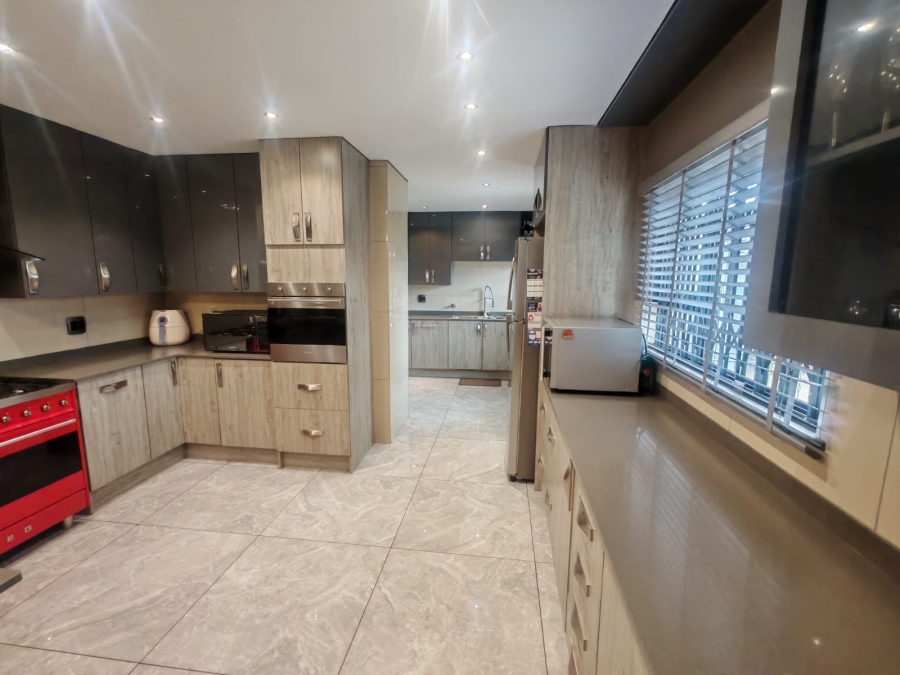 7 Bedroom Property for Sale in Horison Gauteng