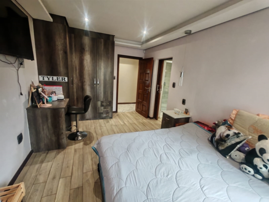 7 Bedroom Property for Sale in Horison Gauteng