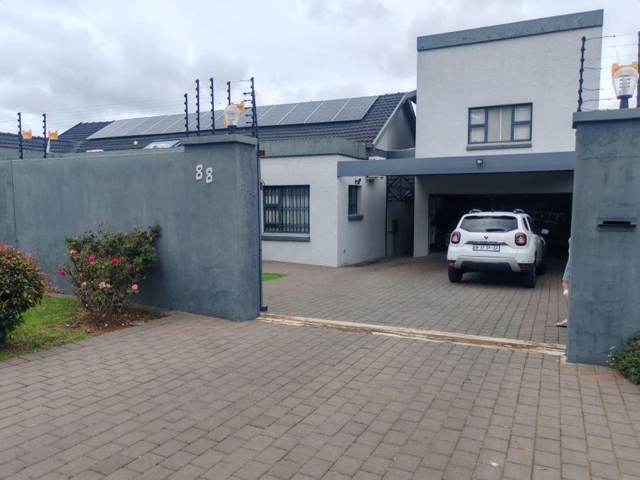 7 Bedroom Property for Sale in Horison Gauteng