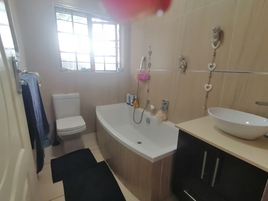 2 Bedroom Property for Sale in Monument Gauteng