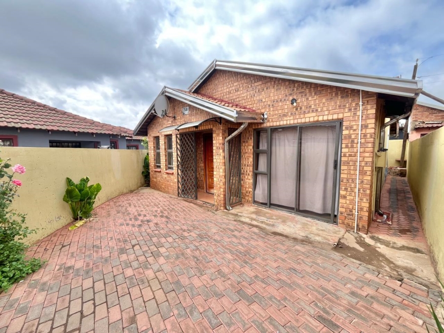 2 Bedroom Property for Sale in Protea Glen Gauteng