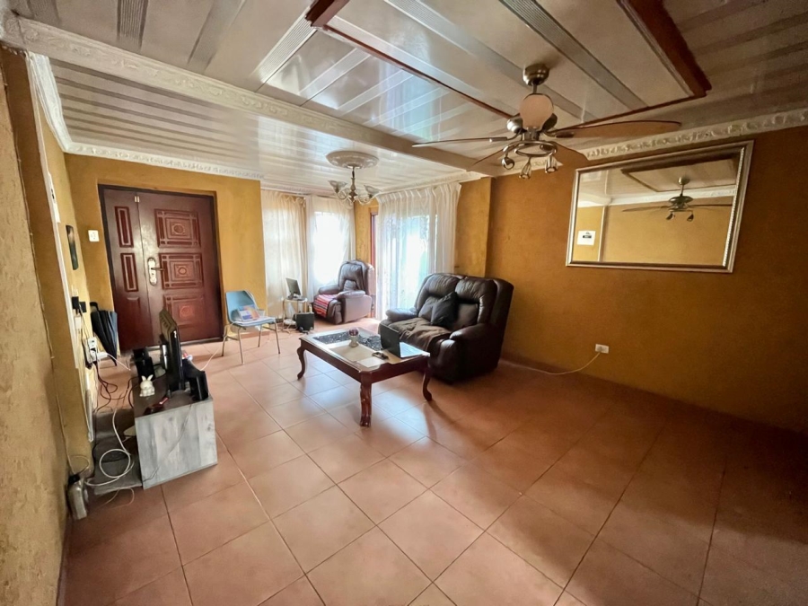 2 Bedroom Property for Sale in Protea Glen Gauteng