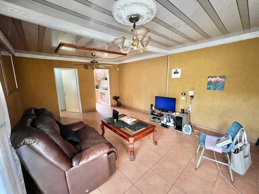2 Bedroom Property for Sale in Protea Glen Gauteng