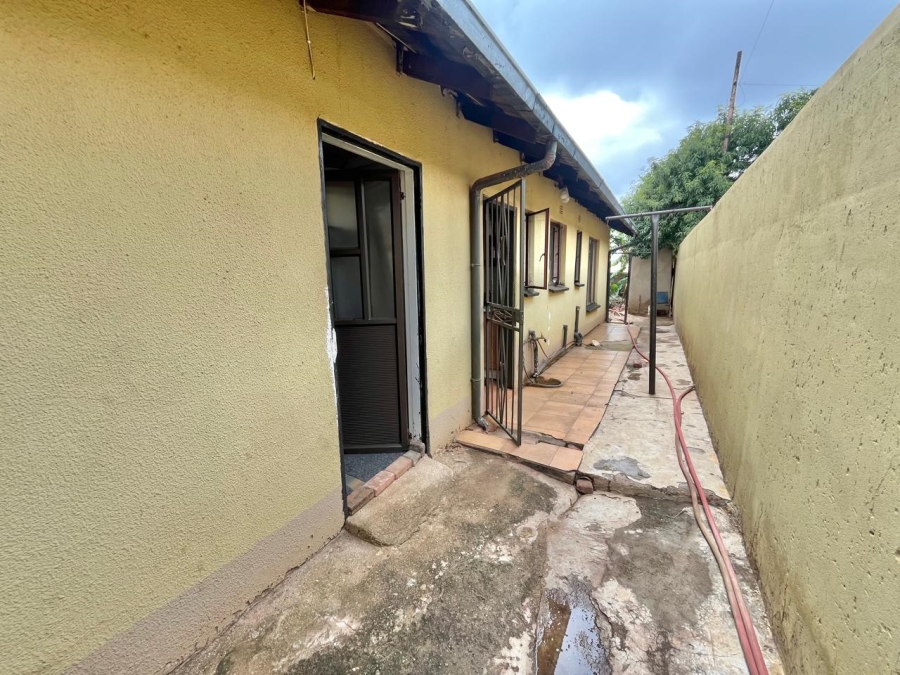 2 Bedroom Property for Sale in Protea Glen Gauteng