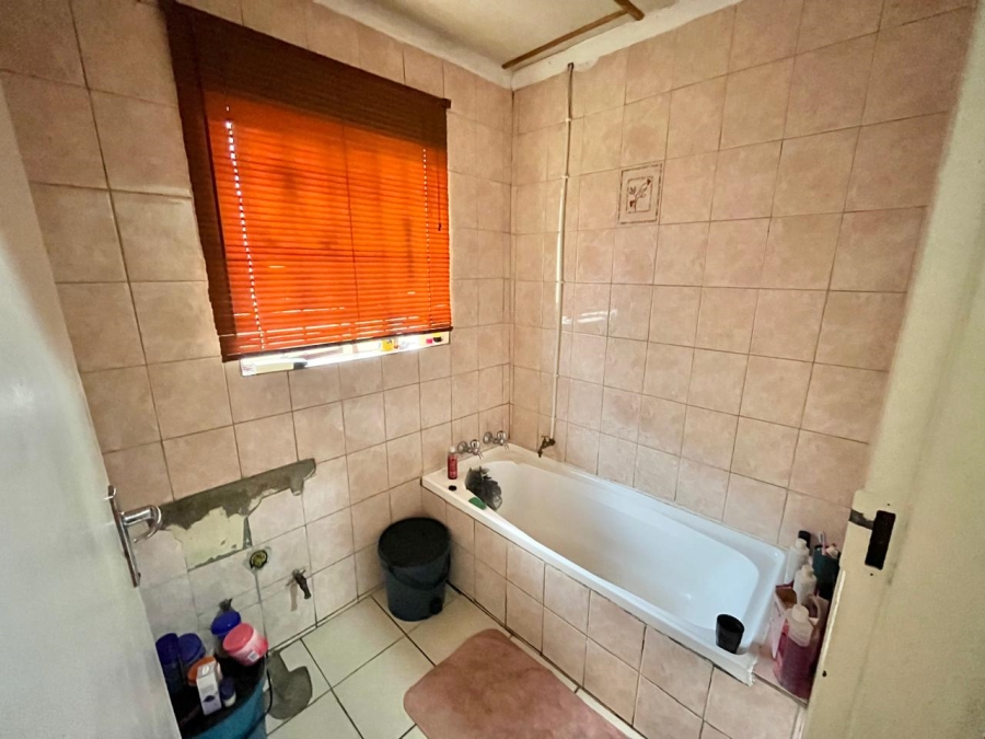 2 Bedroom Property for Sale in Protea Glen Gauteng