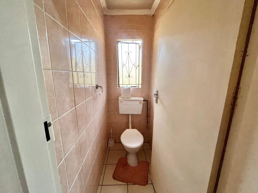 2 Bedroom Property for Sale in Protea Glen Gauteng