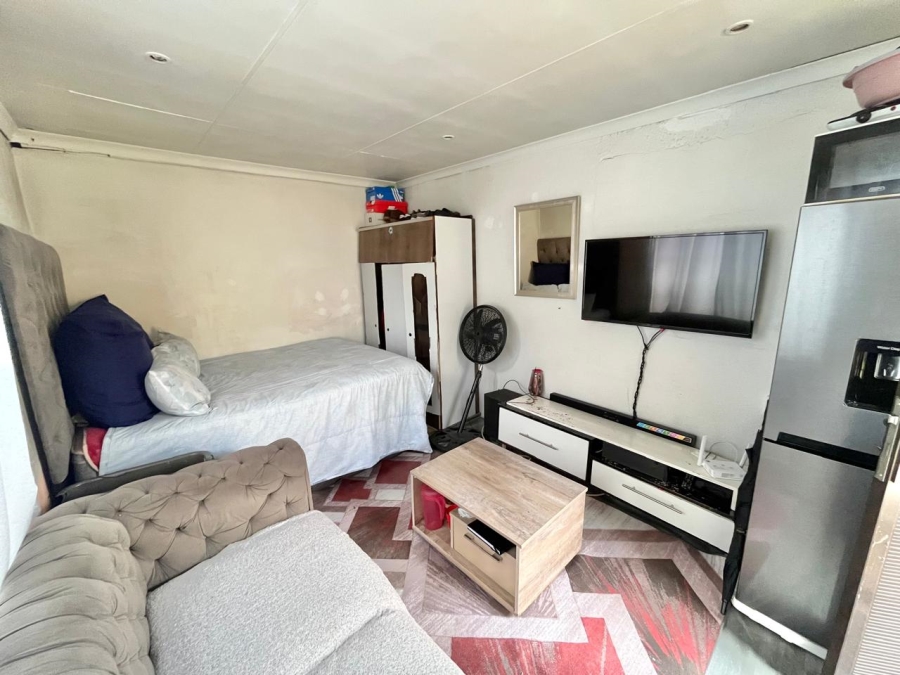 2 Bedroom Property for Sale in Protea Glen Gauteng