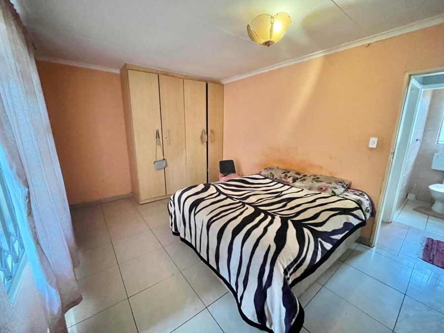 2 Bedroom Property for Sale in Protea Glen Gauteng