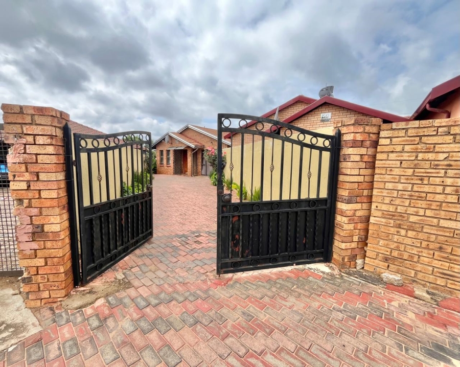 2 Bedroom Property for Sale in Protea Glen Gauteng
