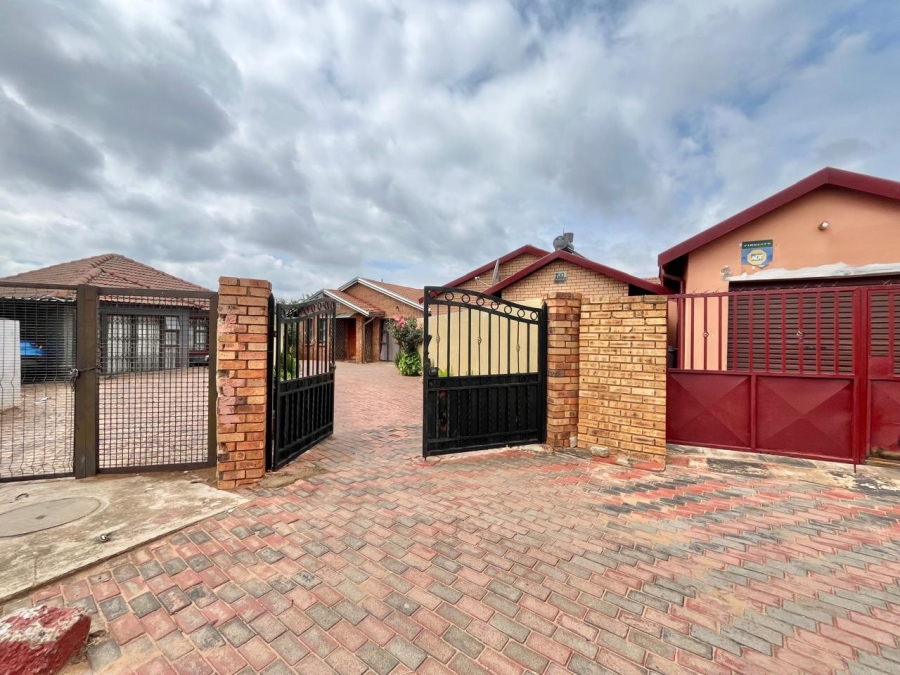 2 Bedroom Property for Sale in Protea Glen Gauteng