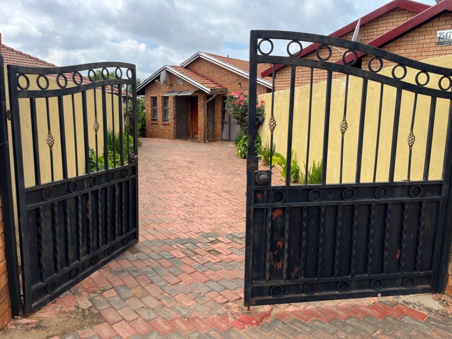 2 Bedroom Property for Sale in Protea Glen Gauteng