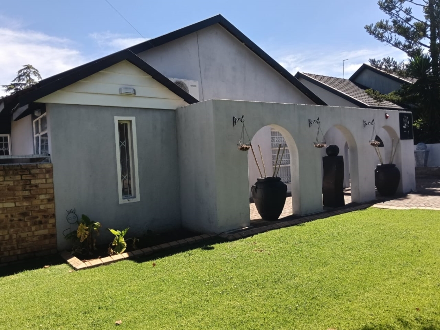 5 Bedroom Property for Sale in Greenhills Gauteng