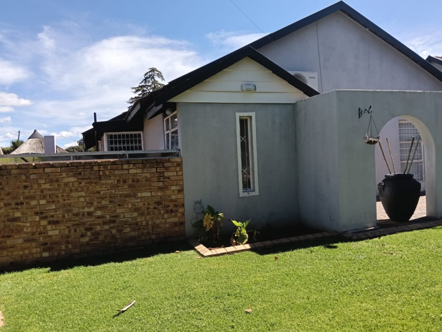 5 Bedroom Property for Sale in Greenhills Gauteng