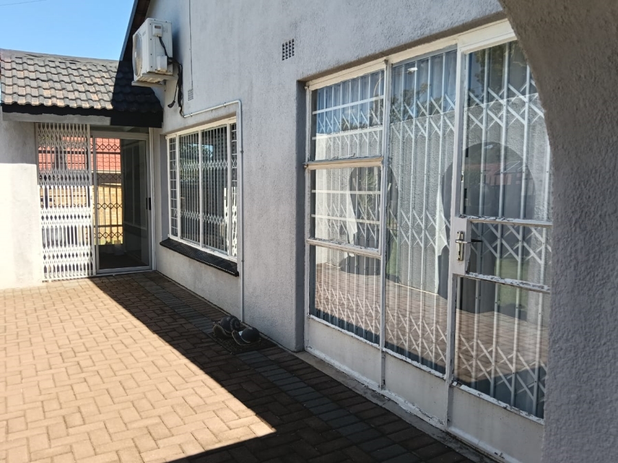 5 Bedroom Property for Sale in Greenhills Gauteng