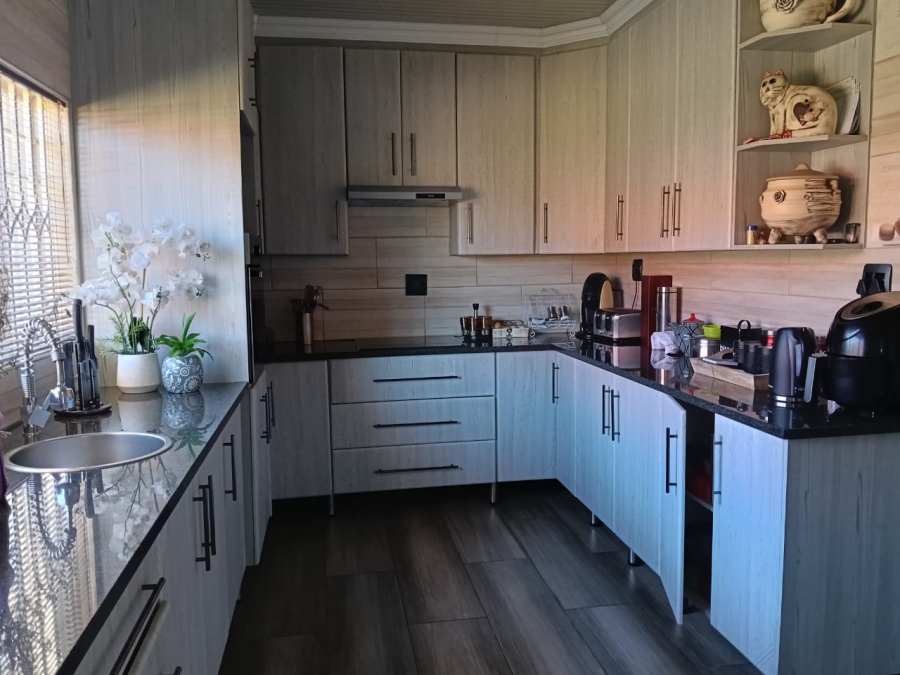 5 Bedroom Property for Sale in Greenhills Gauteng