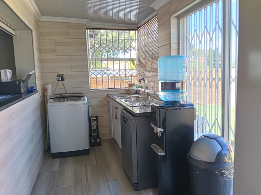 5 Bedroom Property for Sale in Greenhills Gauteng