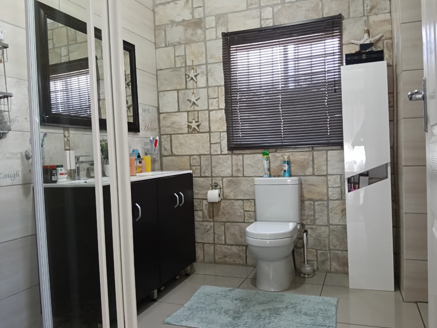 5 Bedroom Property for Sale in Greenhills Gauteng