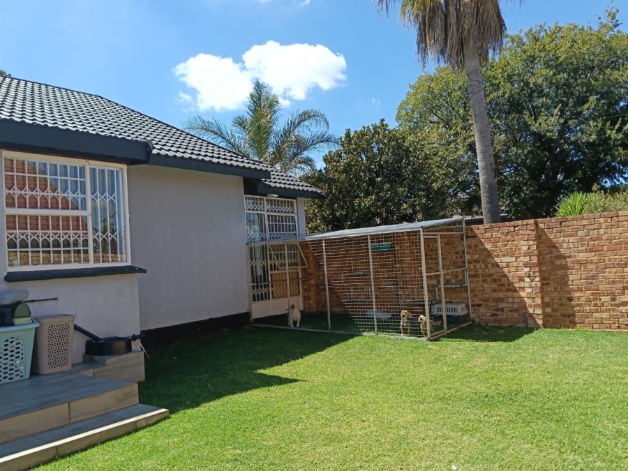 5 Bedroom Property for Sale in Greenhills Gauteng