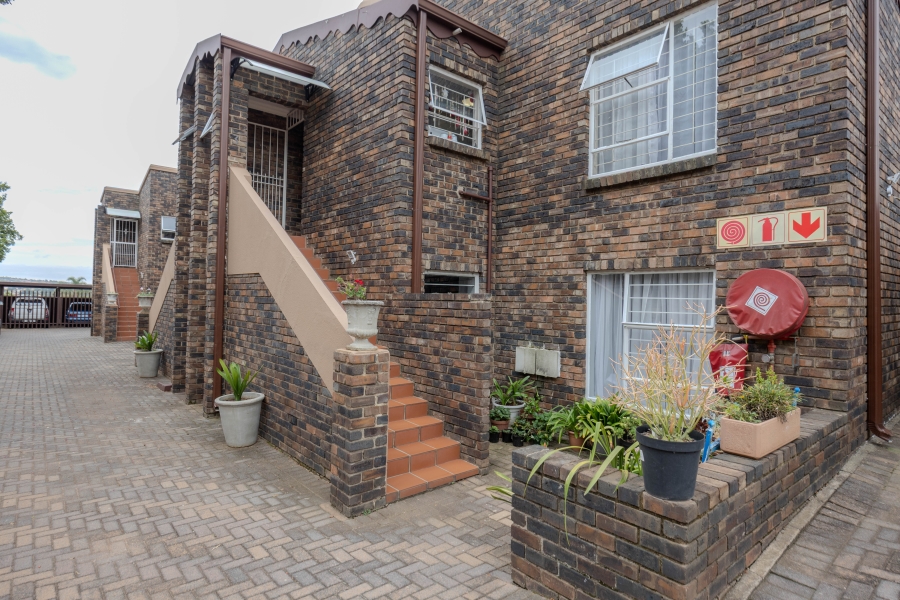 2 Bedroom Property for Sale in Johannesburg Central Gauteng