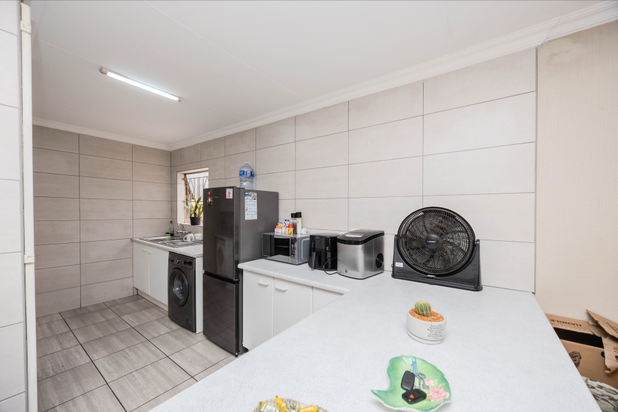 2 Bedroom Property for Sale in Johannesburg Central Gauteng