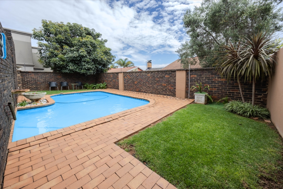 2 Bedroom Property for Sale in Johannesburg Central Gauteng