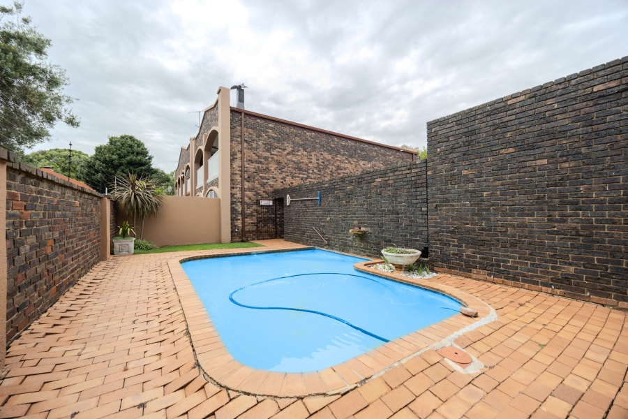 2 Bedroom Property for Sale in Johannesburg Central Gauteng