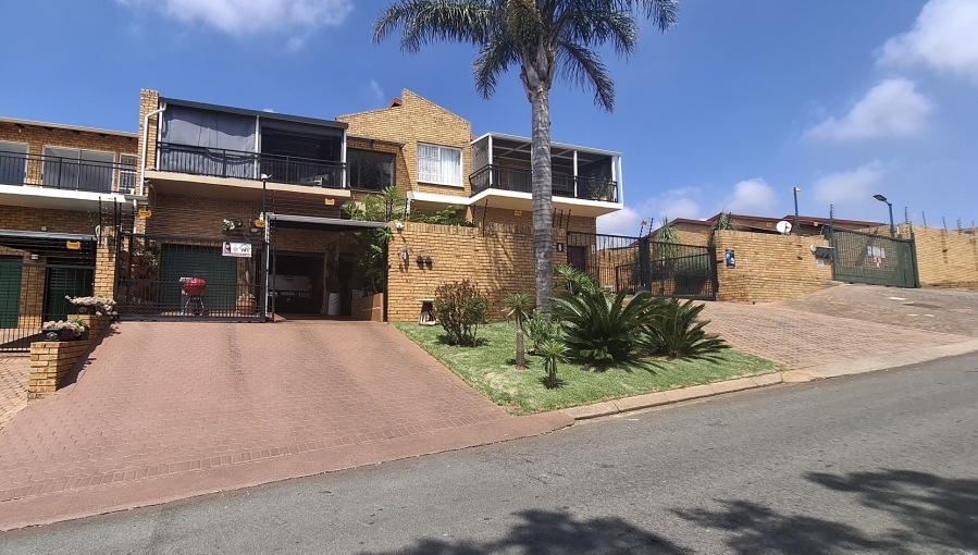 3 Bedroom Property for Sale in Rangeview Gauteng