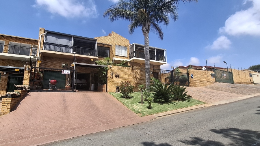 3 Bedroom Property for Sale in Rangeview Gauteng