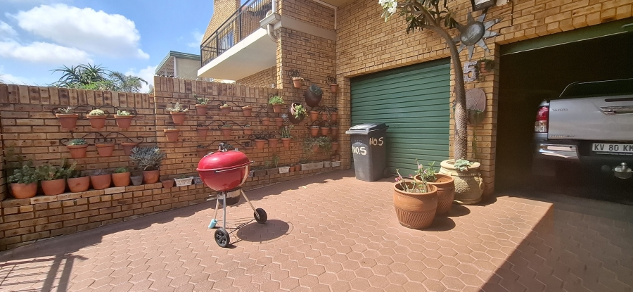 3 Bedroom Property for Sale in Rangeview Gauteng