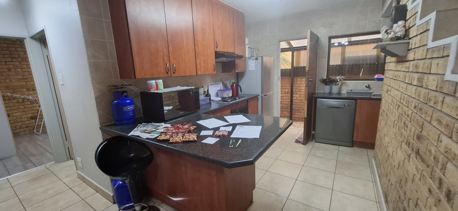 3 Bedroom Property for Sale in Rangeview Gauteng