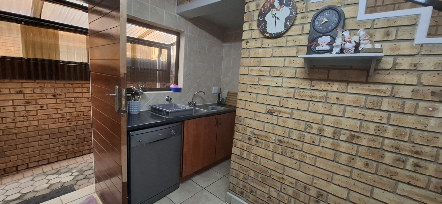 3 Bedroom Property for Sale in Rangeview Gauteng