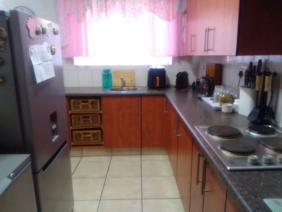 3 Bedroom Property for Sale in Eike Park Gauteng
