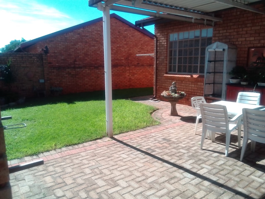 3 Bedroom Property for Sale in Eike Park Gauteng