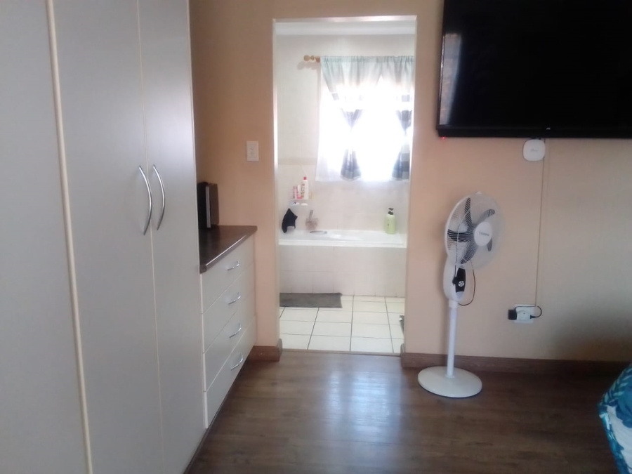 3 Bedroom Property for Sale in Eike Park Gauteng