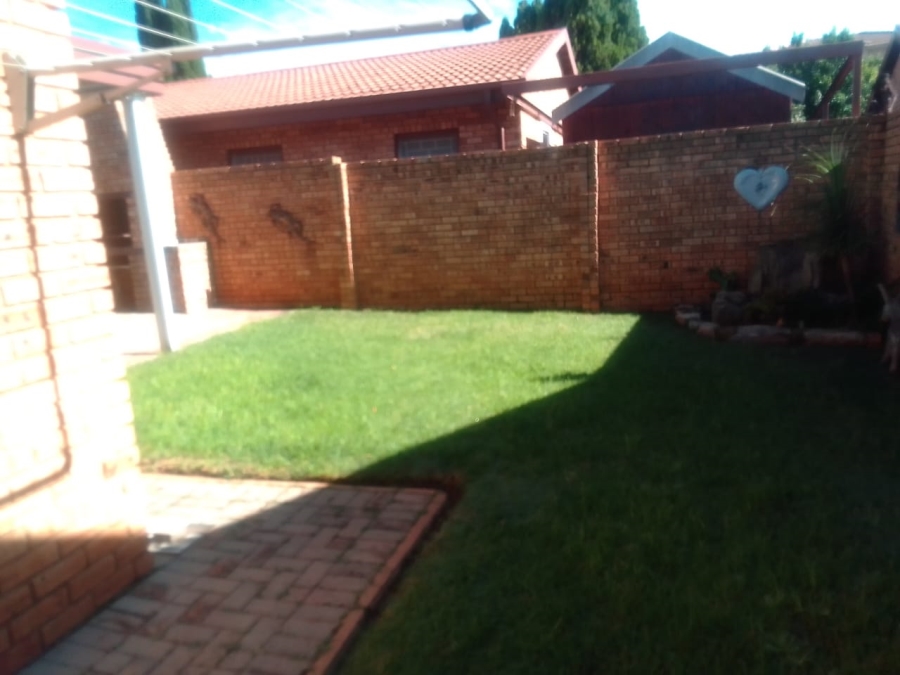 3 Bedroom Property for Sale in Eike Park Gauteng