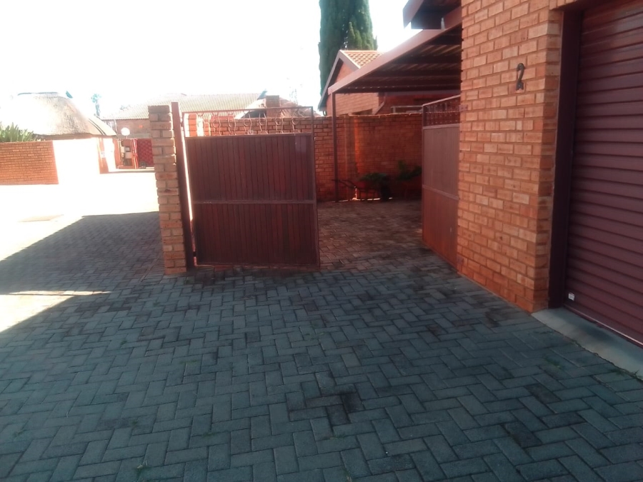 3 Bedroom Property for Sale in Eike Park Gauteng