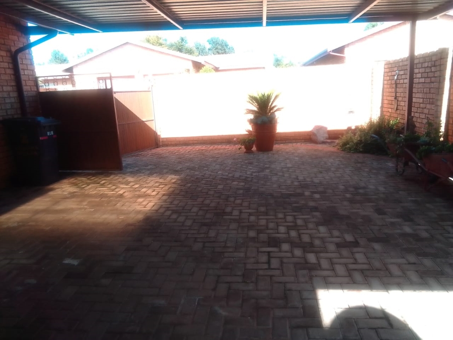 3 Bedroom Property for Sale in Eike Park Gauteng