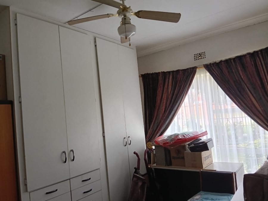 6 Bedroom Property for Sale in Helikonpark Gauteng