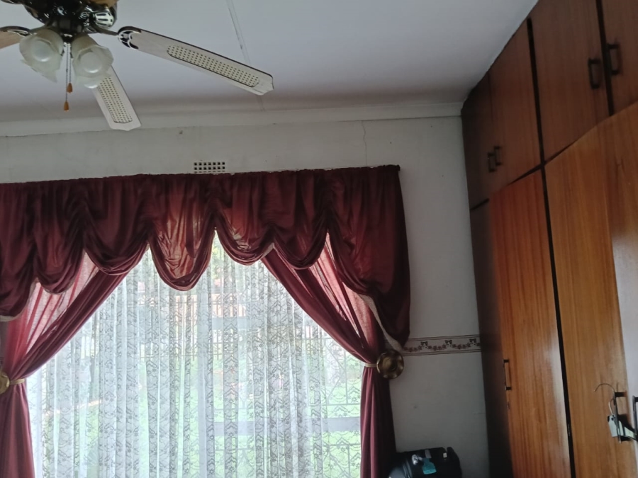 6 Bedroom Property for Sale in Helikonpark Gauteng