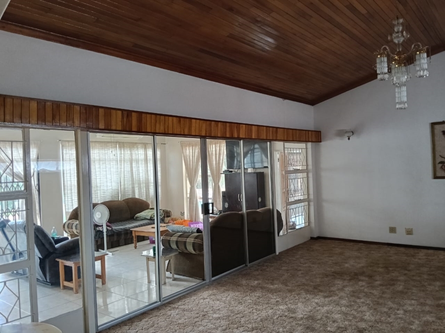 6 Bedroom Property for Sale in Helikonpark Gauteng