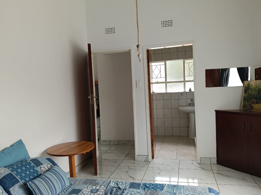 6 Bedroom Property for Sale in Helikonpark Gauteng