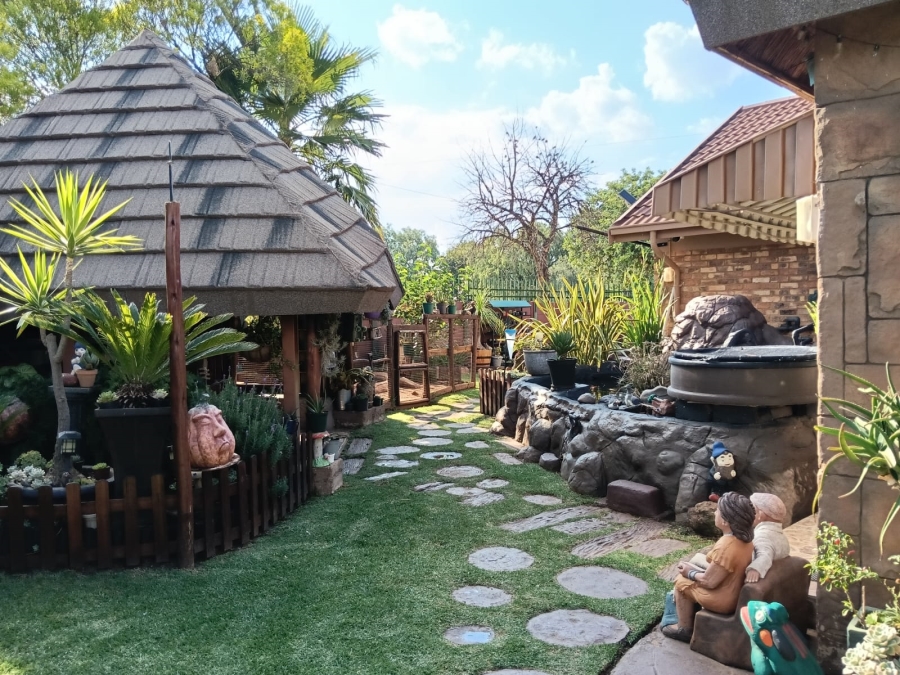 5 Bedroom Property for Sale in Randpoort Gauteng