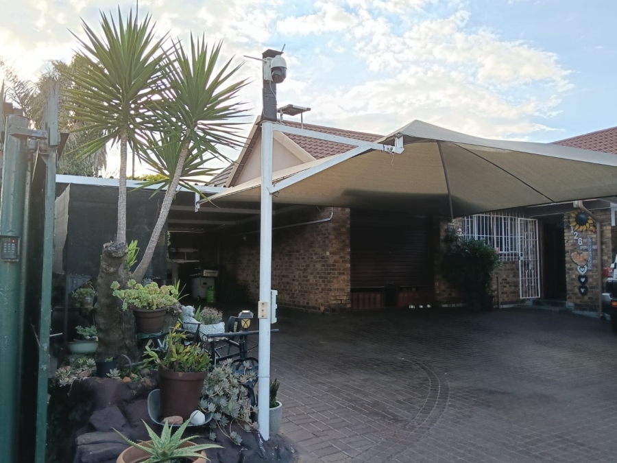 5 Bedroom Property for Sale in Randpoort Gauteng