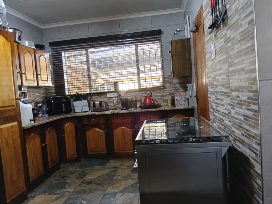 5 Bedroom Property for Sale in Randpoort Gauteng