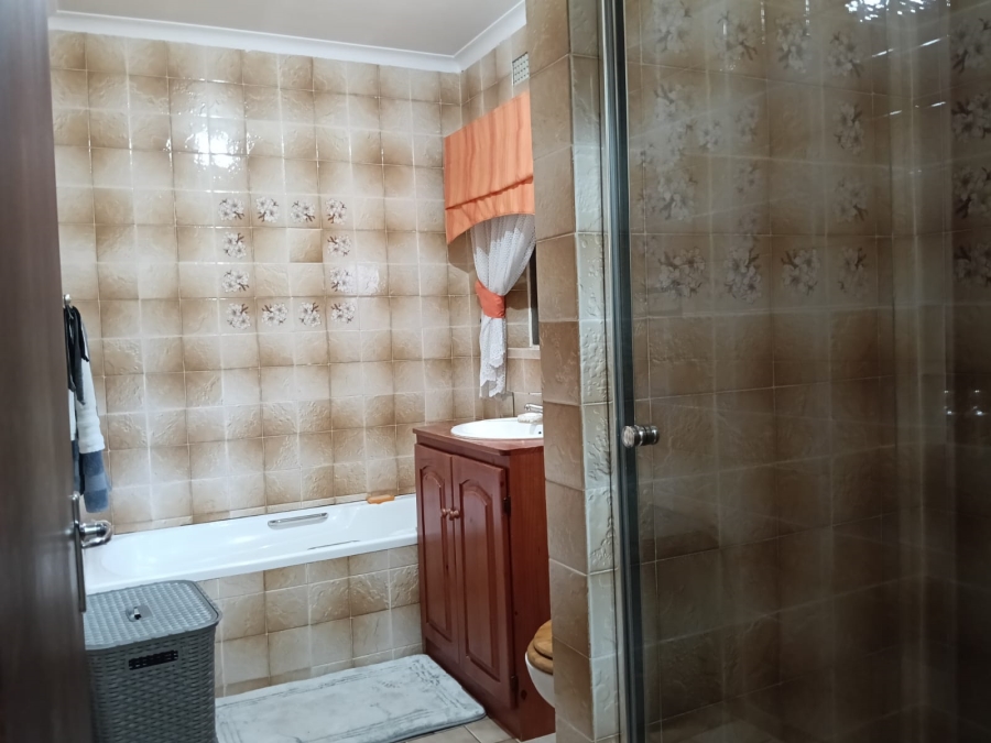 5 Bedroom Property for Sale in Randpoort Gauteng