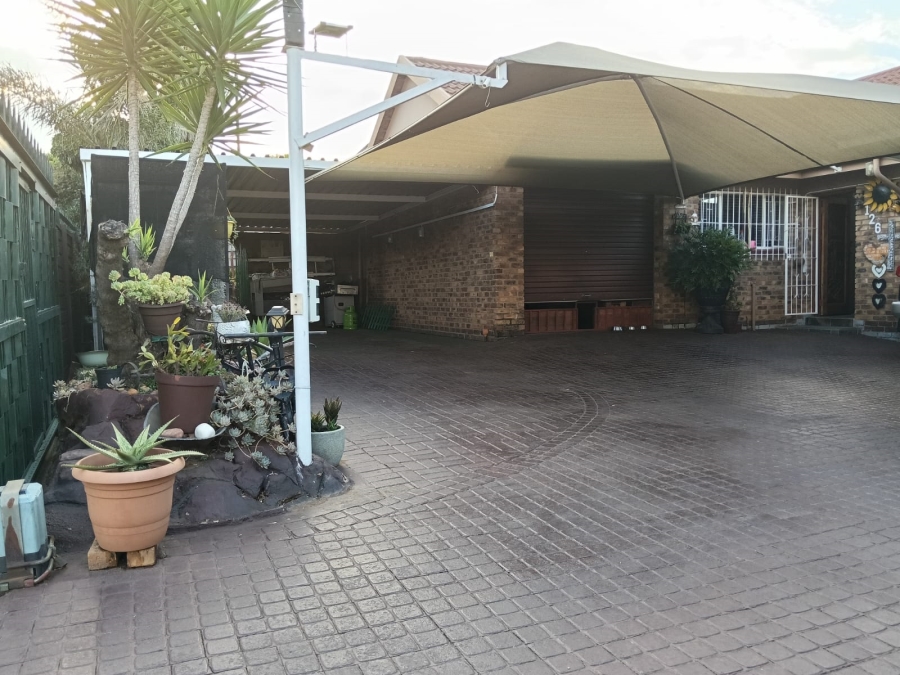 5 Bedroom Property for Sale in Randpoort Gauteng