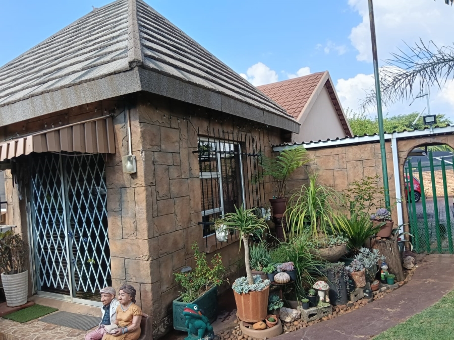 5 Bedroom Property for Sale in Randpoort Gauteng