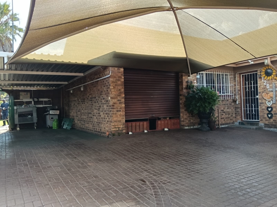 5 Bedroom Property for Sale in Randpoort Gauteng
